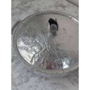 Vintage Hammered Aluminum 2 Handle Casserole Dish, Embossed Design Lid Tulip Top